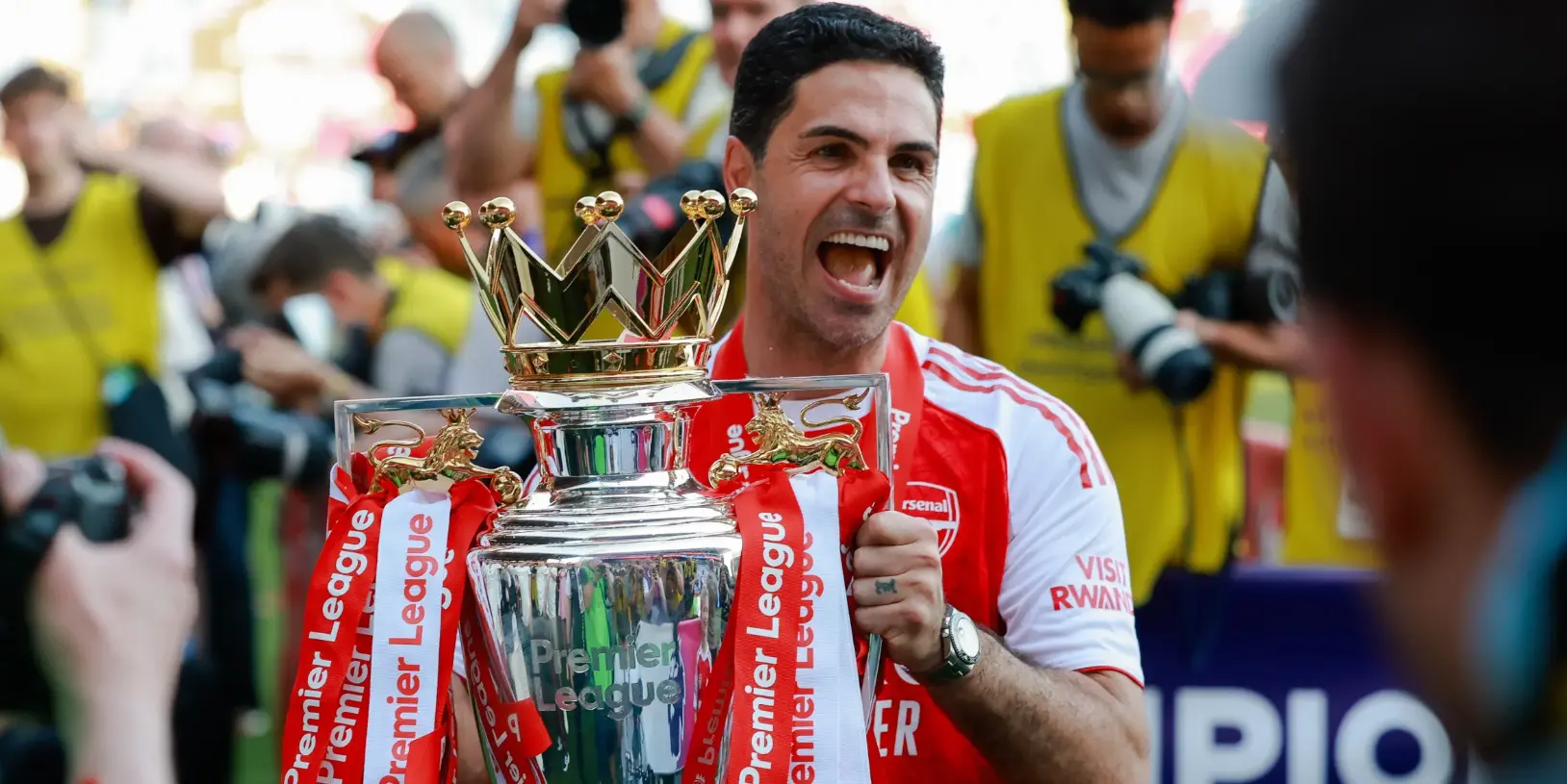 এক দশক ধরে গনার্সদের দায়িত্বে: মিকেল আর্তেতার সঙ্গে চুক্তি বাড়াতে সম্মত আর্সেনাল