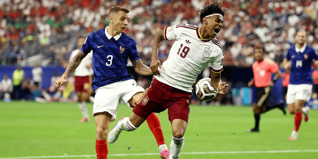 PSG Konfirmasi Nuno Mendes Absen: Lucas Digne Kembali Hadapi Momoknya, Lamine Yamal